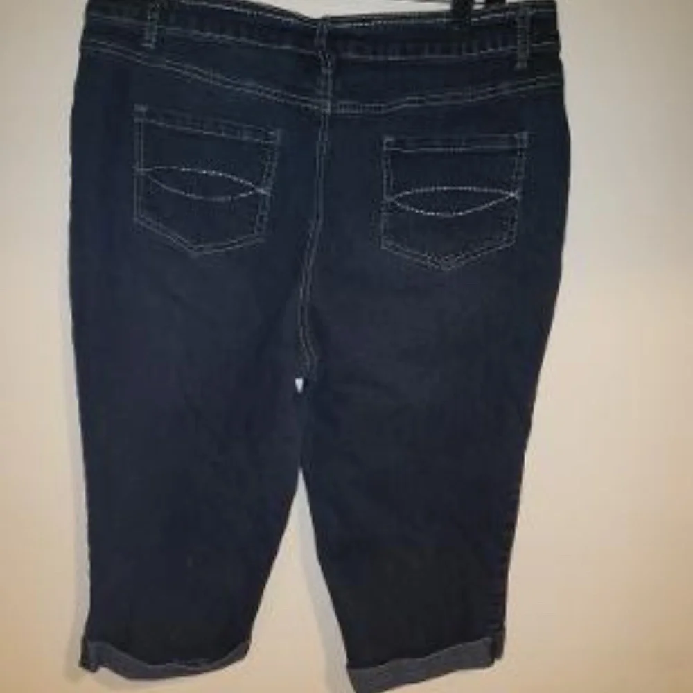 Capri Jeans - Picture 2 of 2